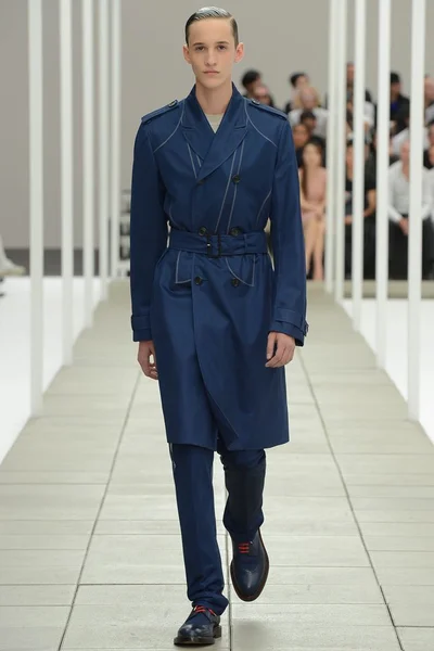 Look 32